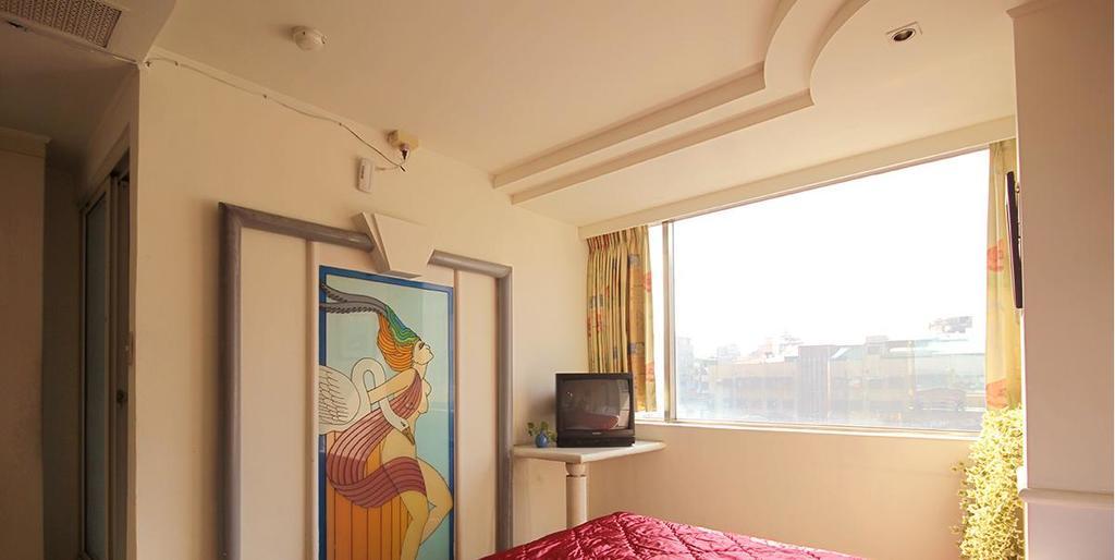 Broadway Hotel Тайчжун Экстерьер фото